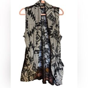 Black and Gray Santa Fe Patterned open front lace back Sleeveless vest medium